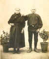  Mariana y Jos , abuelos de Eloy , bisabuelos de Joly, luciendo para la ocasin su mejores galas: Chambra, saya, blusa, calzones...  