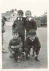   196x ?  -  Jos Manuel (Barcelona) ,  Santiago (Venezuela?),  Enrique (Madrid)  y  Eloy (Madrid)   